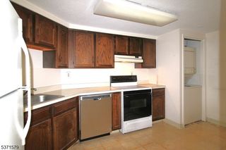 2234 Harmon Cove Tower, Secaucus Town, NJ 07094
