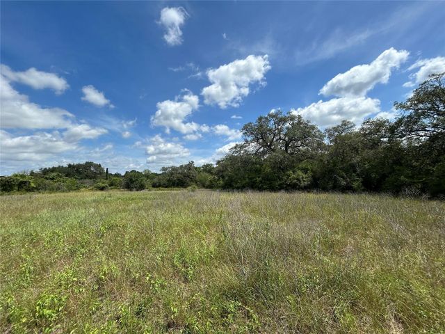 1098 Simmons Oakridge Drive, Columbus, TX 78934