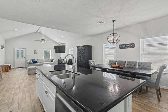 186 N Village Cove Loop, Livingston, TX 77351