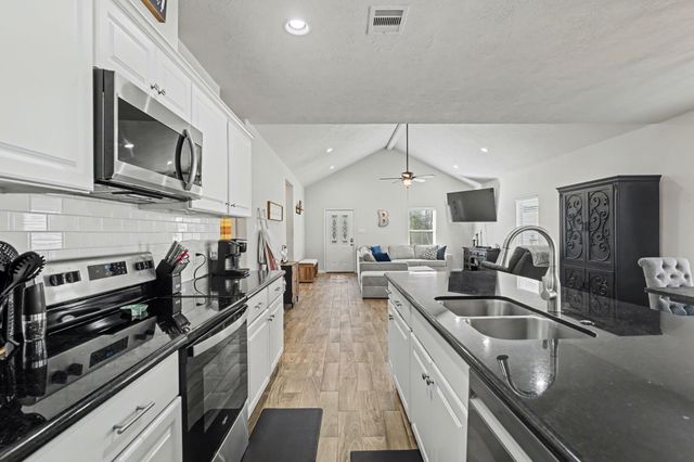 186 N Village Cove Loop, Livingston, TX 77351