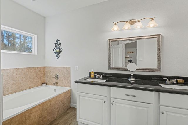 186 N Village Cove Loop, Livingston, TX 77351