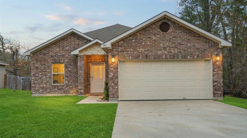 186 N Village Cove Loop, Livingston, TX 77351