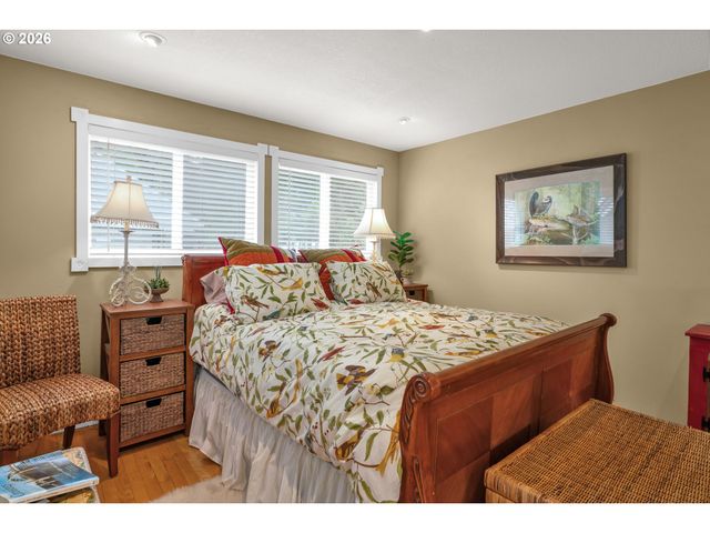 6027 VIEW Loop, Florence, OR 97439