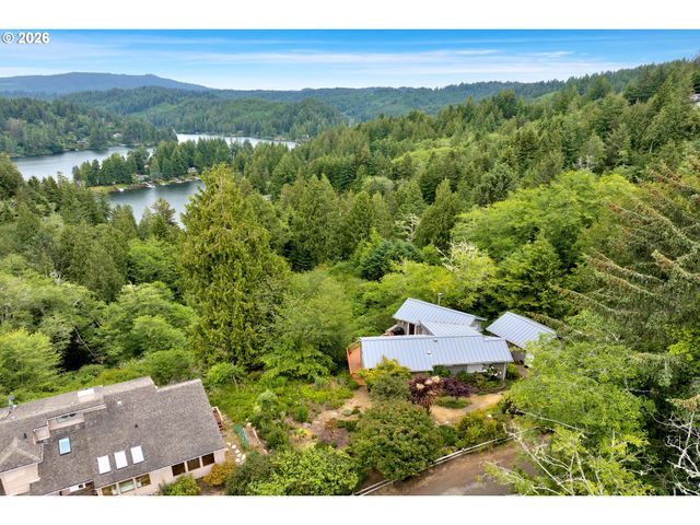 6027 VIEW Loop, Florence, OR 97439