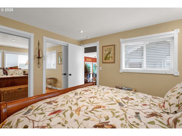 6027 VIEW Loop, Florence, OR 97439