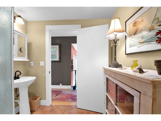 6027 VIEW Loop, Florence, OR 97439