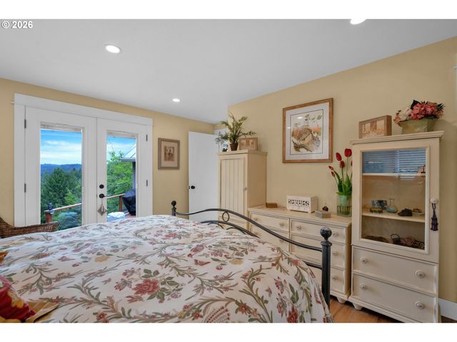 6027 VIEW Loop, Florence, OR 97439