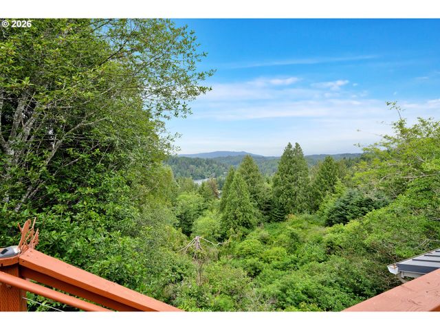 6027 VIEW Loop, Florence, OR 97439