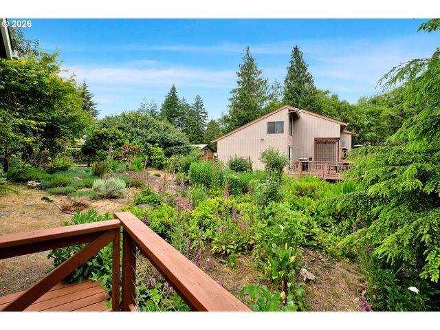 6027 VIEW Loop, Florence, OR 97439