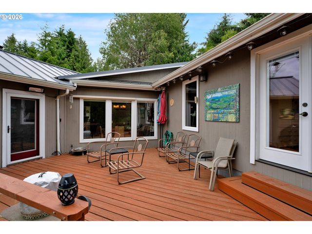 6027 VIEW Loop, Florence, OR 97439