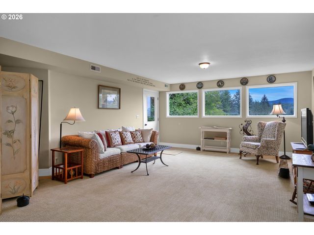 6027 VIEW Loop, Florence, OR 97439