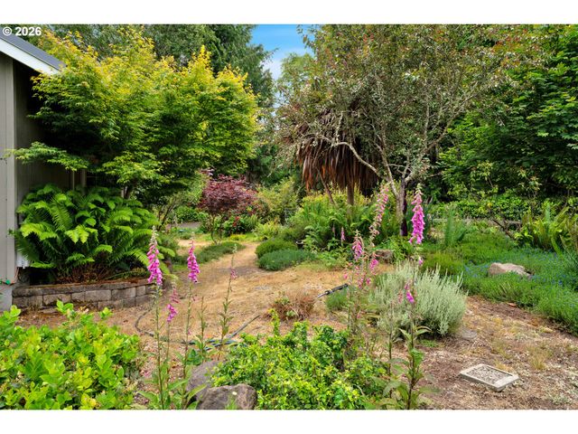 6027 VIEW Loop, Florence, OR 97439