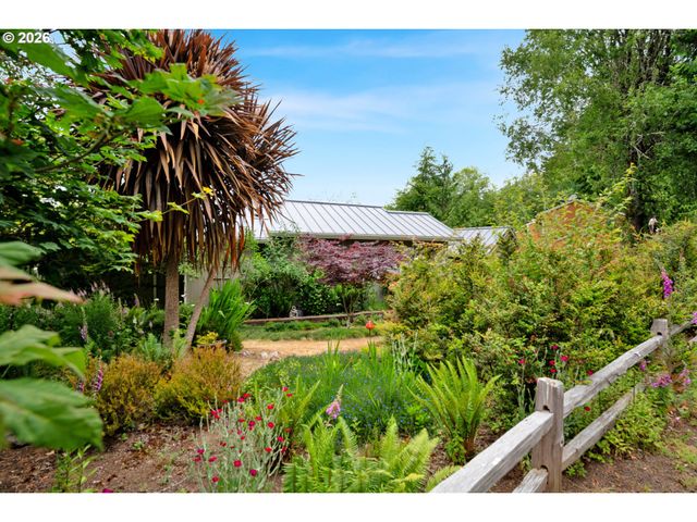 6027 VIEW Loop, Florence, OR 97439