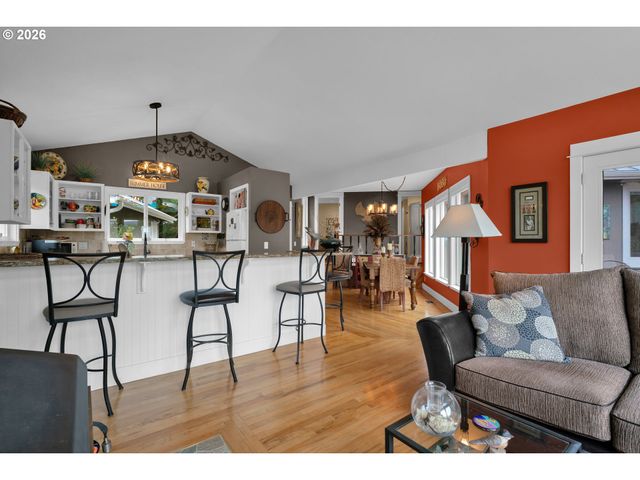 6027 VIEW Loop, Florence, OR 97439