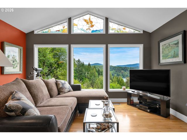 6027 VIEW Loop, Florence, OR 97439