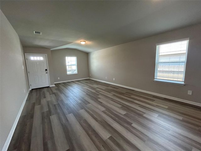 140 Honey Bee RD, Jarrell, TX 76537