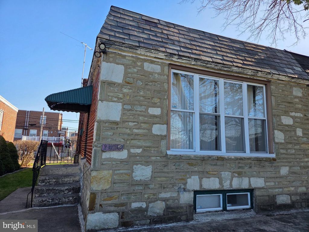 2037 NAPFLE AVE, Philadelphia, PA 19152