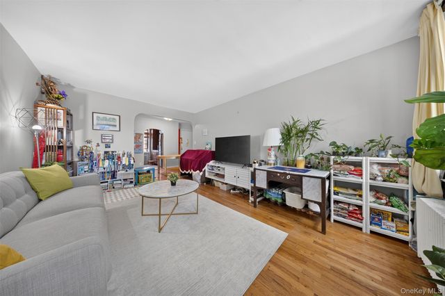 215-43 48th Ave 3E, Bayside, NY 11361