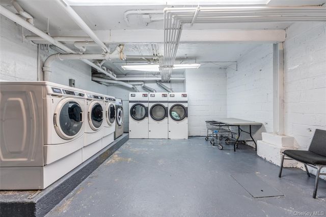 215-43 48th Ave 3E, Bayside, NY 11361