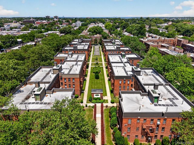 215-43 48th Ave 3E, Bayside, NY 11361