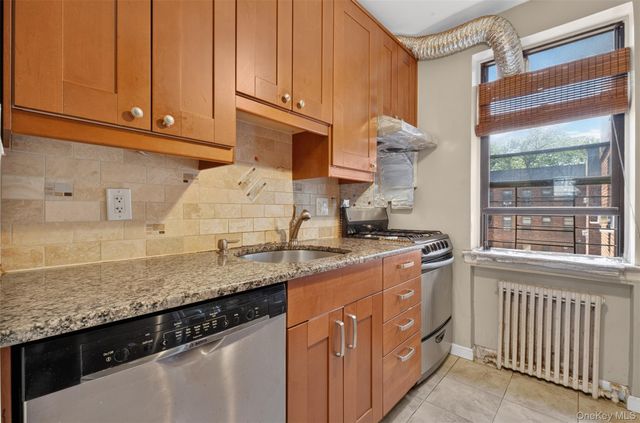 215-43 48th Ave 3E, Bayside, NY 11361