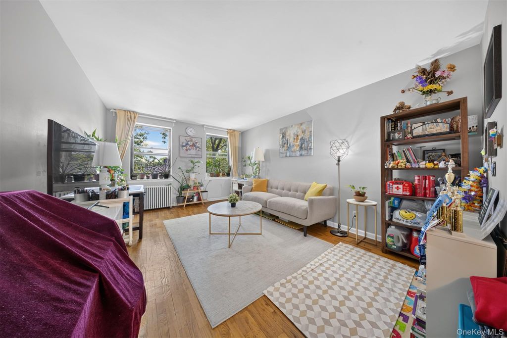 215-43 48th Ave 3E, Bayside, NY 11361