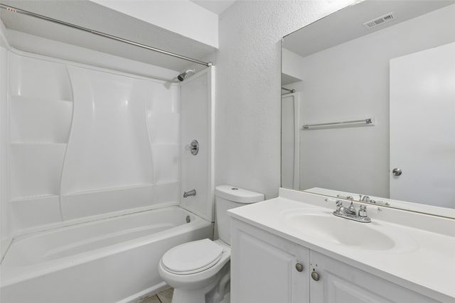 1401 Brook Meadow Circle, Lancaster, TX 75134