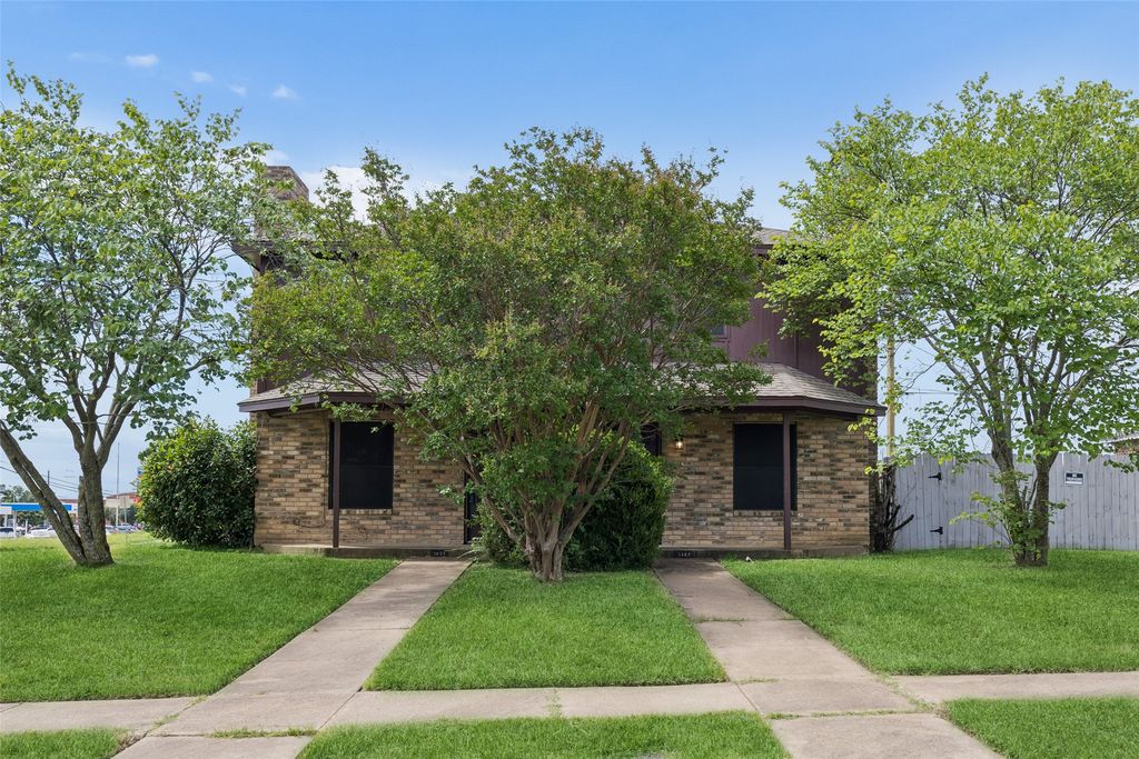 1401 Brook Meadow Circle, Lancaster, TX 75134