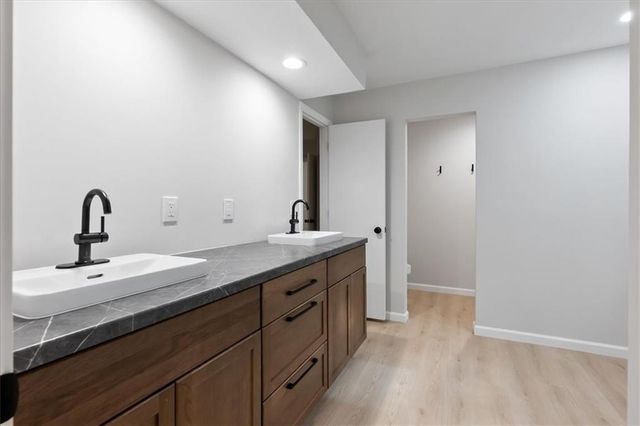 6401 N Park Avenue, Kansas City, MO 64118