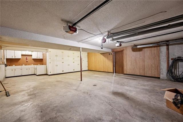 6401 N Park Avenue, Kansas City, MO 64118