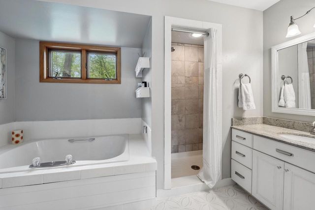 512 Wiswell DRIVE, Williams Bay, WI 53191