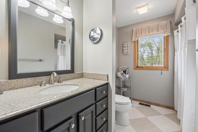 512 Wiswell DRIVE, Williams Bay, WI 53191