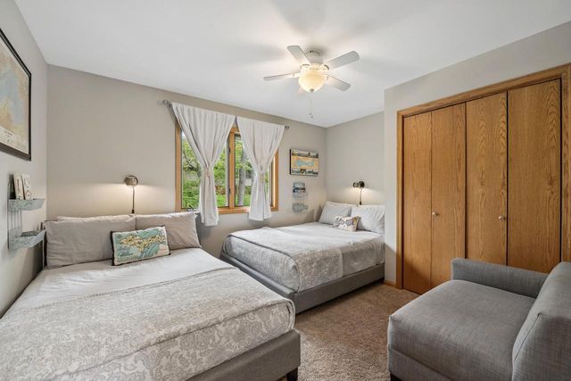 512 Wiswell DRIVE, Williams Bay, WI 53191