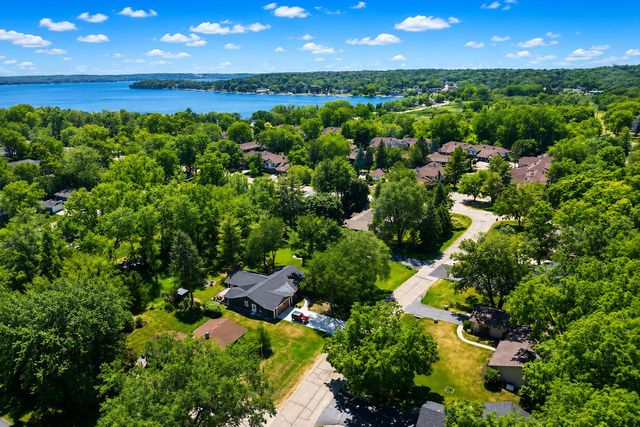 512 Wiswell DRIVE, Williams Bay, WI 53191