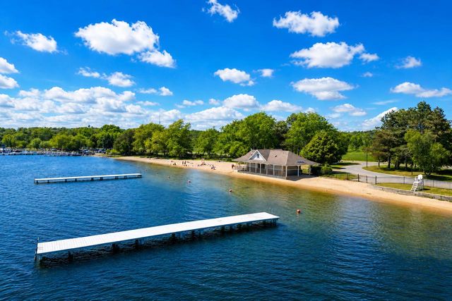 512 Wiswell DRIVE, Williams Bay, WI 53191