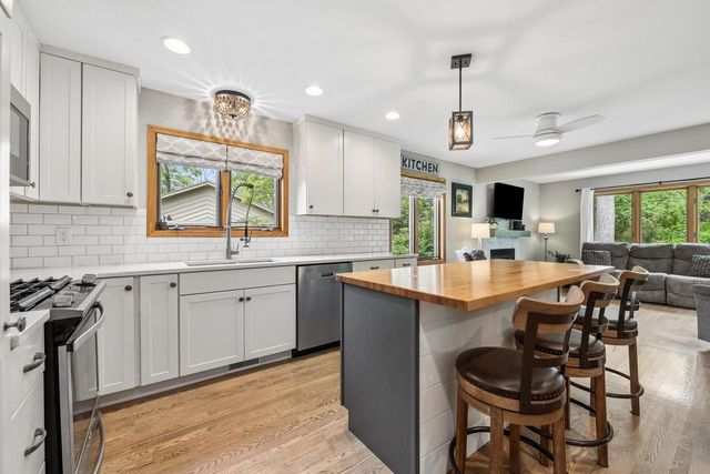 512 Wiswell DRIVE, Williams Bay, WI 53191