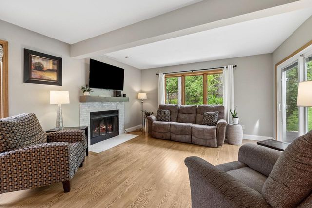 512 Wiswell DRIVE, Williams Bay, WI 53191