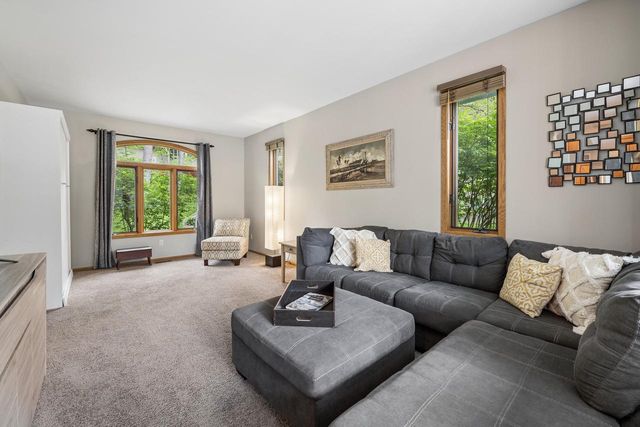 512 Wiswell DRIVE, Williams Bay, WI 53191