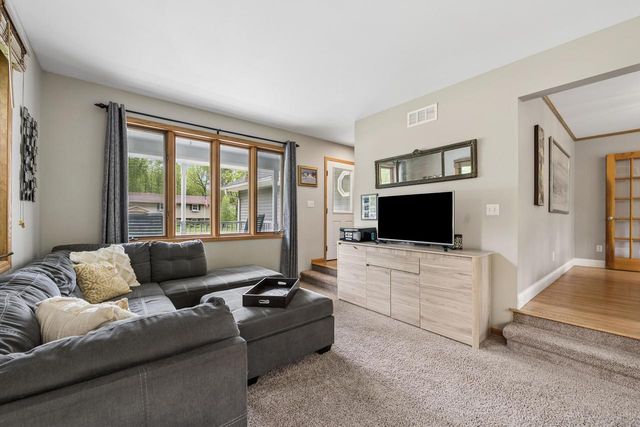 512 Wiswell DRIVE, Williams Bay, WI 53191