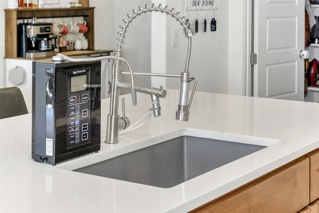 1040 Agnes N, Springtown, TX 76082