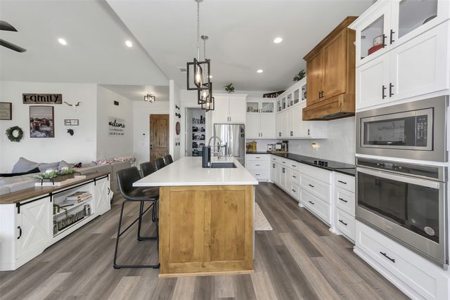 1040 Agnes N, Springtown, TX 76082