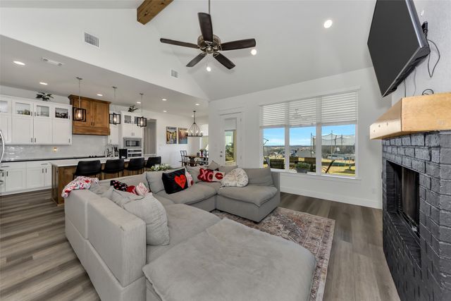 1040 Agnes N, Springtown, TX 76082