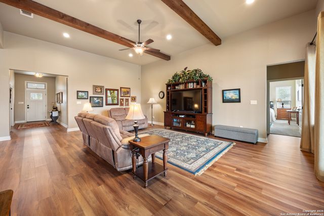 106 Abierto Cove Dr, Blanco, TX 78606