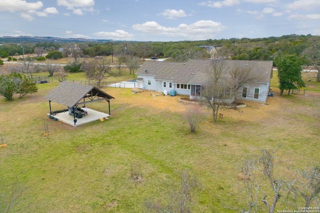 106 Abierto Cove Dr, Blanco, TX 78606