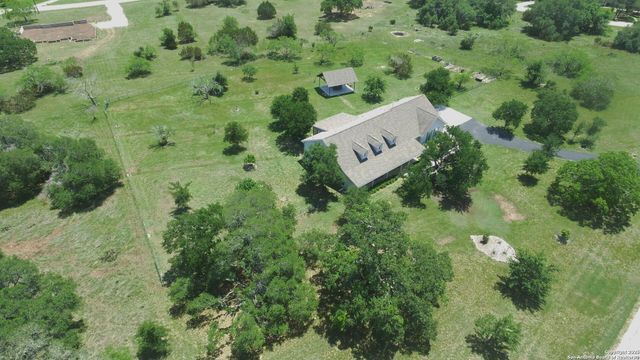 106 Abierto Cove Dr, Blanco, TX 78606