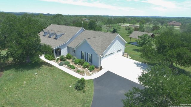 106 Abierto Cove Dr, Blanco, TX 78606