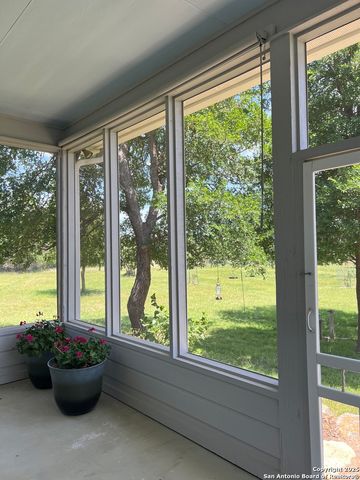 106 Abierto Cove Dr, Blanco, TX 78606