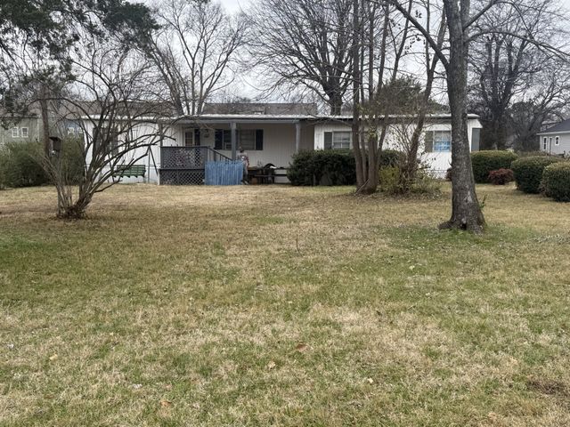 302 Walton Ferry Rd, Hendersonville, TN 37075