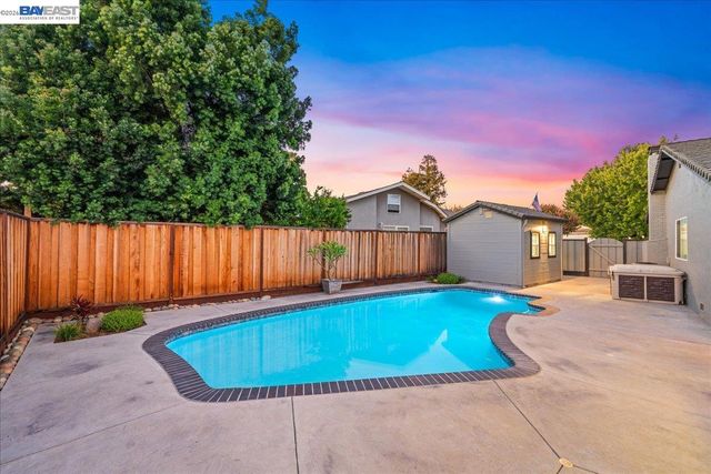 533 Cinnabar Dr, Livermore, CA 94550