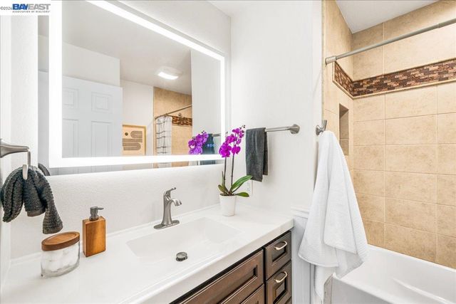 533 Cinnabar Dr, Livermore, CA 94550